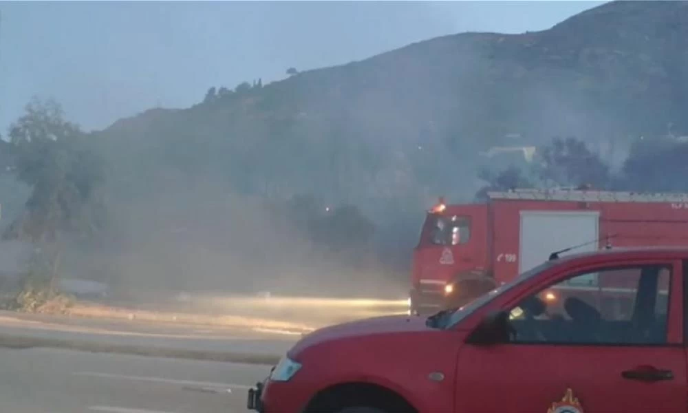Φωτιά και εκρήξεις στο ΚΥΤ της Σάμου (εικόνες)